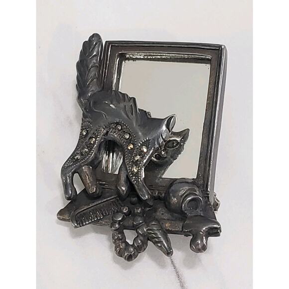 RARE CAT LOOKING AT THE MIRROR 925 STERLING SILVER BROOCH HALLOWEEN VINTAGE - Picture 1 of 6